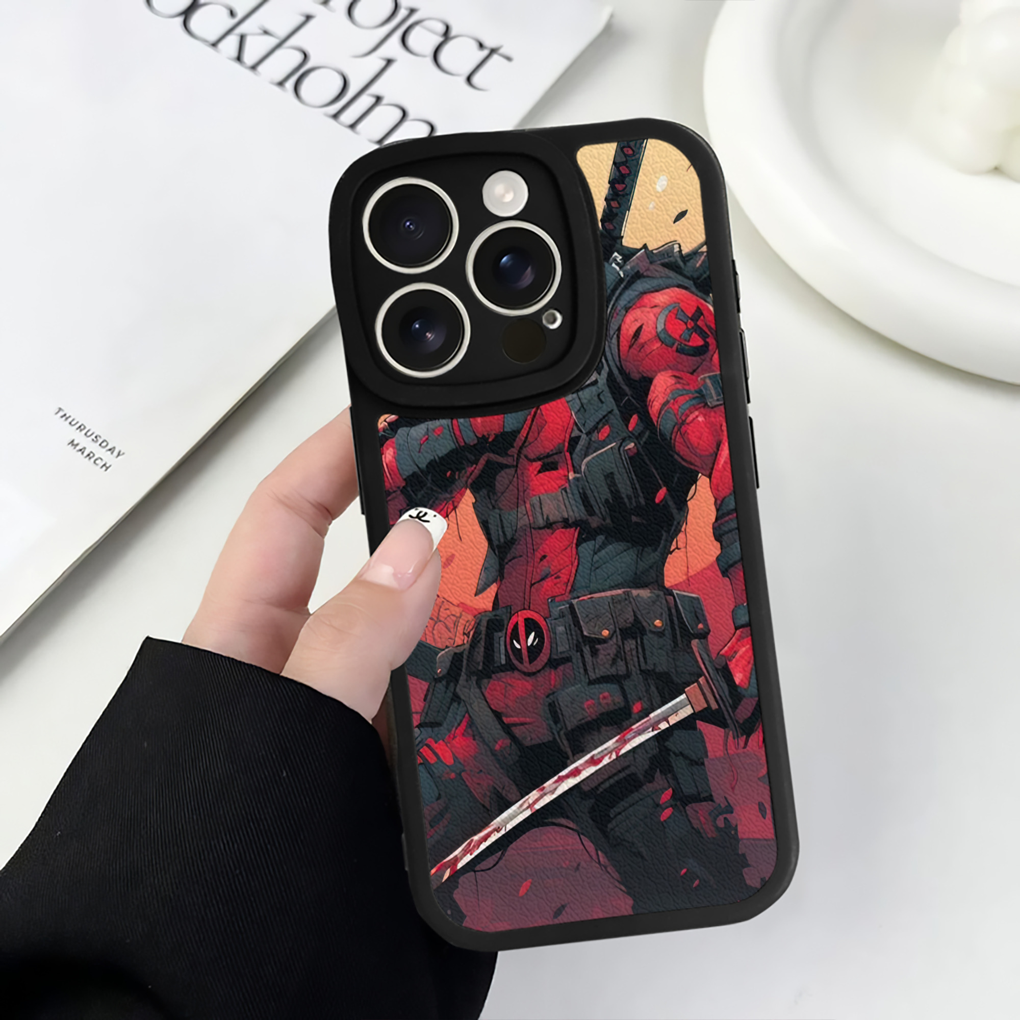 （画像用） Deadpool デッドプール 【iPhone 16シリーズ対応】シリコンスマホケース（レザー調） 材質：シリコン